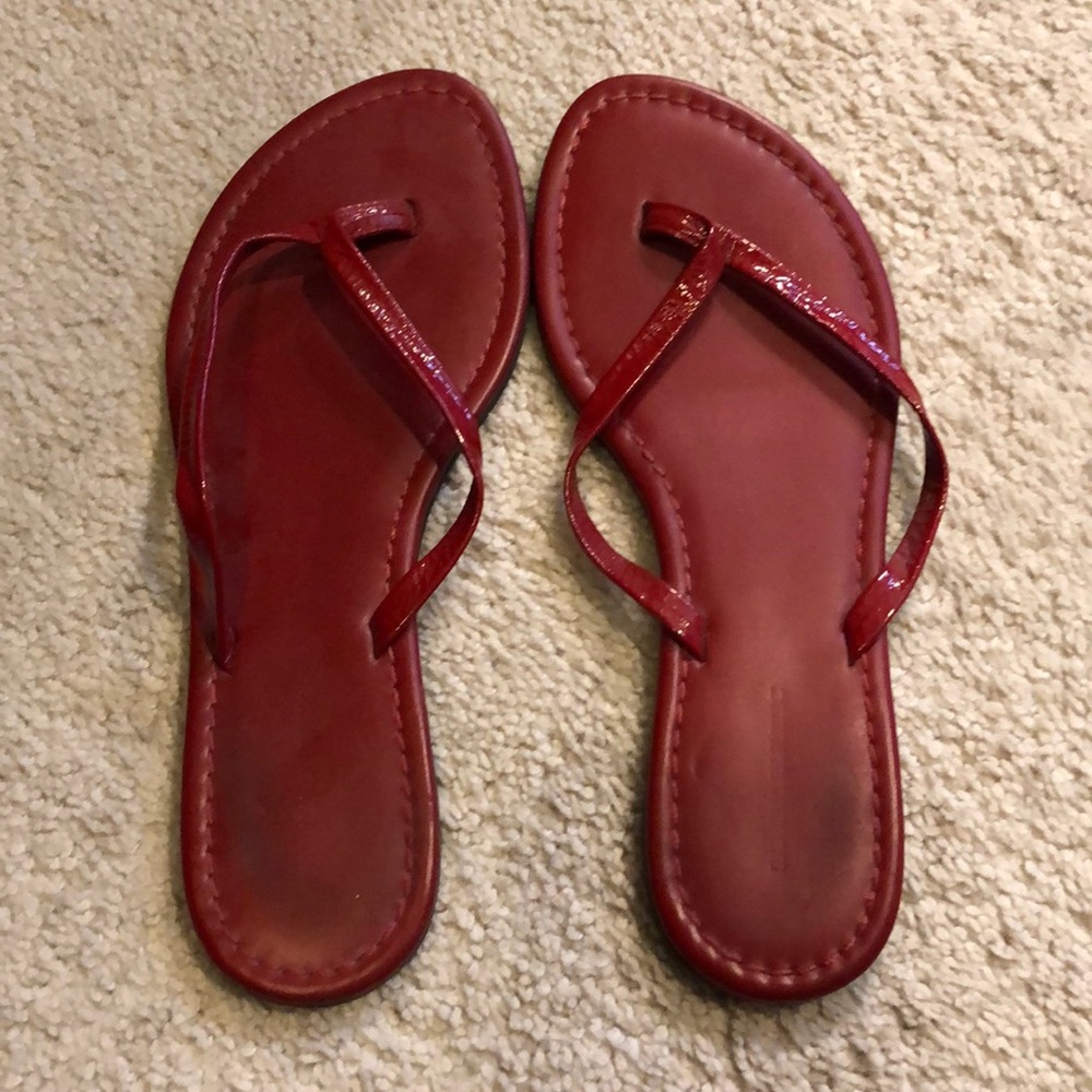 Banana Republic Patent leather flip flops size 8